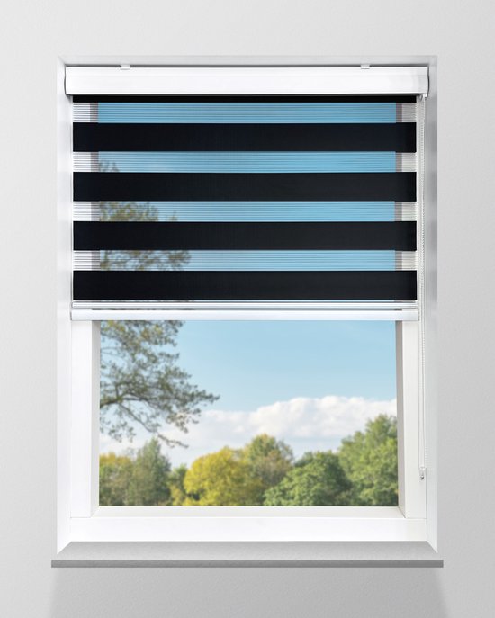 Rouleau duo noir avec des bandes horizontales de tissu et de maille, mi-ouvert, vue extérieure.
