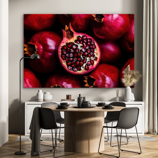 Aluminium schilderij 150x100 cm - Wanddecoratie metaal - Granaatappel - Rood - Fruit - Metalen muurdecoratie woonkamer - Decoratie industrieel - Foto op dibond - Industriële accessoires slaapkamer