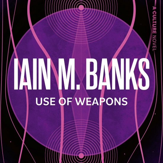 Boekomslag van "Use of Weapons" door Iain M. Banks, met een paars abstract patroon op een zwarte achtergrond en de titel in witte letters.