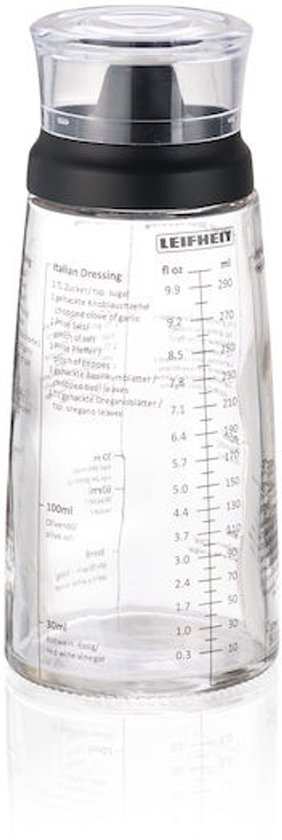 Glazen dressing shaker met zwarte dop en maataanduidingen, op witte achtergrond.