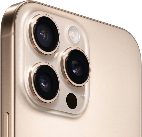 Gouden iPhone 14 Pro Max met drievoudige camera.