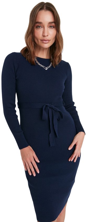 Trendyol Robe moulante standard à col rond pour femme