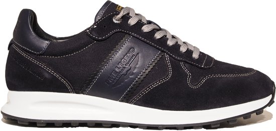 Donkerblauwe PME Legend sneaker met witte stiksels, grijs met witte veters en een witte zool.