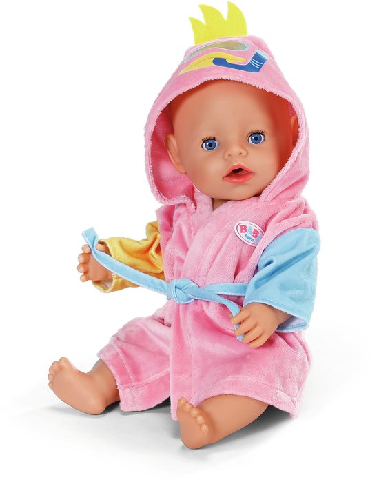 Baby Born pop in roze badjas met capuchon met eenden gezicht. Gele en blauwe mouwen, met riem.