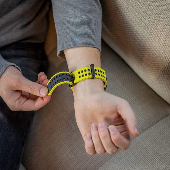 Strap-it Sport siliconen Wave bandje - geschikt voor de Samsung Galaxy Watch Ultra 2 (2026) / Ultra (2024/2025) - lime/donkergrijs