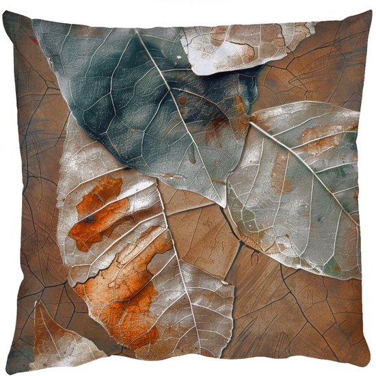 Coussin avec un imprimé détaillé de feuilles marron et vertes.