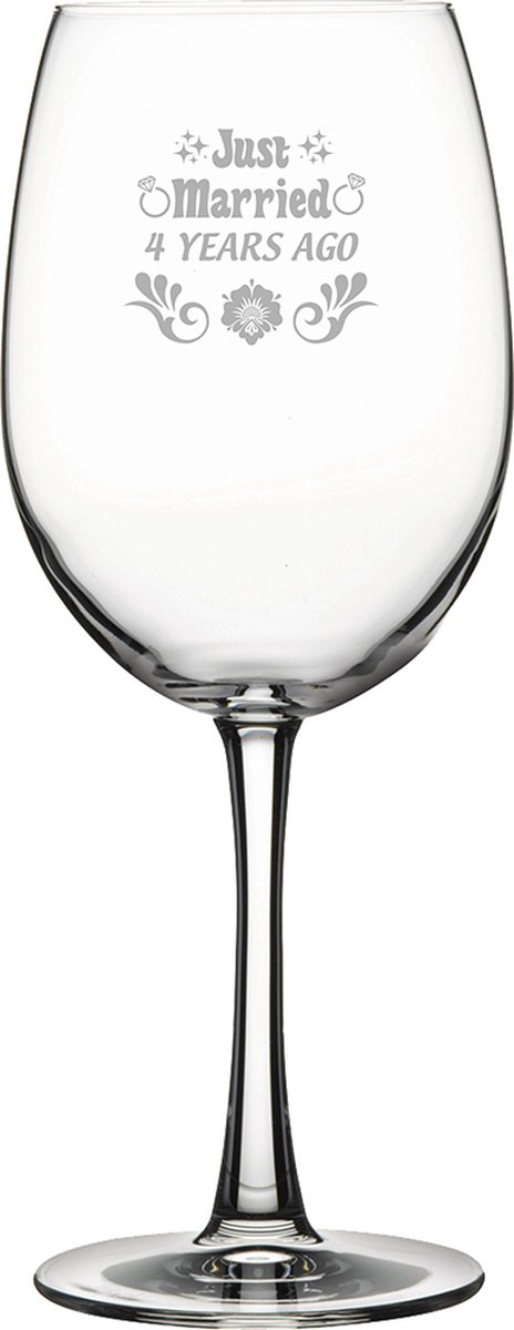 Gegraveerde rode wijnglas 46cl Just Married 4 years ago