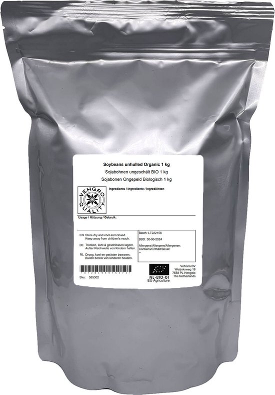 Zilverkleurige verpakking met etiket. "Soybeans unhulled Organic 1 kg".