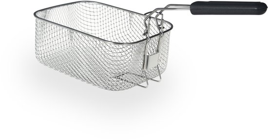 Een metalen frituurmandje met zwart handvat op een witte achtergrond.