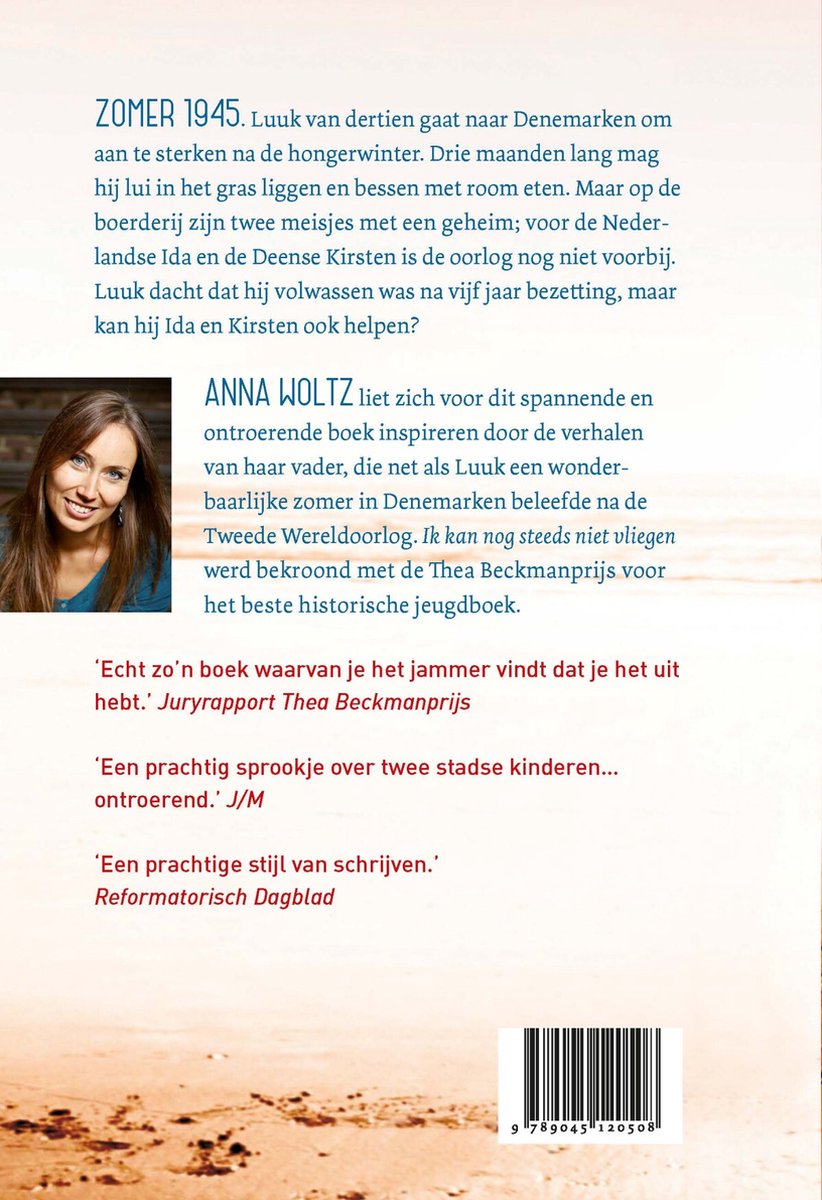 Achterkant boekcover: Foto van een jonge vrouw en tekst met boekrecensies. Titel: Ik kan nog steeds niet vliegen.