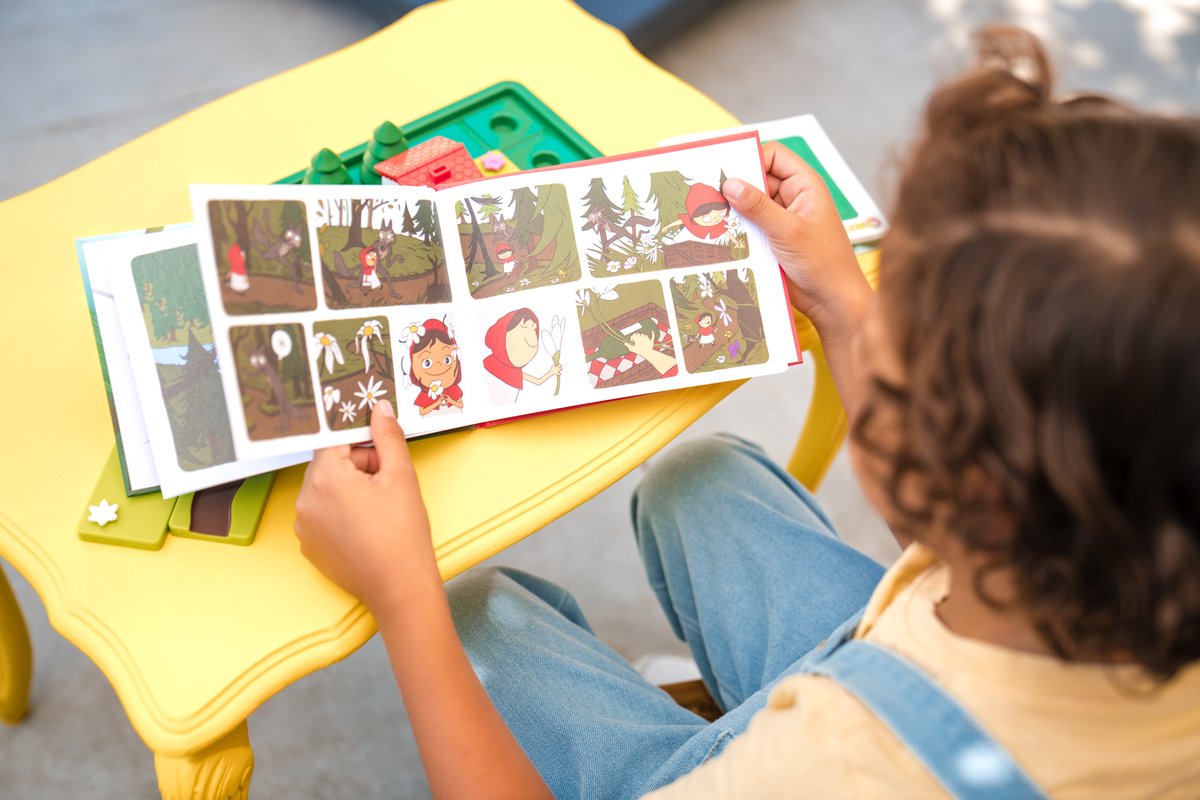 SmartGames Roodkapje - Logisch Denkspel voor Kleuters & Kinderen - 48 Betoverende Opdrachten - Met Roodkapje Prentenboek - Educatief Solospel - Vanaf 4 jaar — cadeau in Spellen & Speelgoed - foto 3