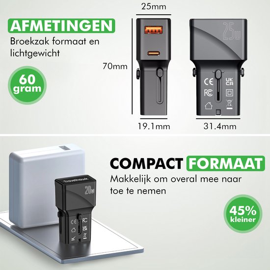 Compacte zwarte Travelhawk wereldstekker met USB-C en USB poort, 60 gram, 70mm hoog.