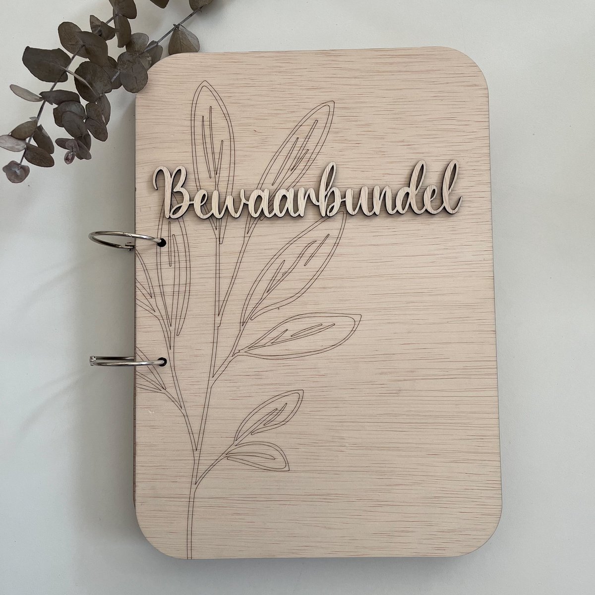 Goedkoopste Houten bewaarbundel - Knutselwerkjes bundel met bloem - Gegraveerde bundel - Bundel knutselwerkjes - Kaarten bewaarboek - Herinneringenmap - Herinneringen - Map - Kraamcadeau - Bewaarboek - Memories - Gepersonaliseerd - Gegraveerd