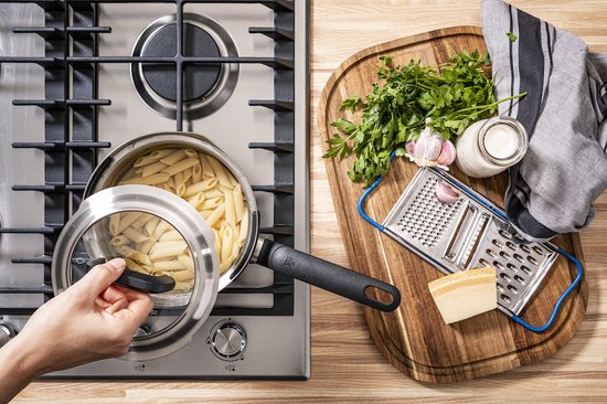 BK Flow Cool Black Pannenset 4-delig - 16/18/20cm - RVS pannenset - Inductie pannenset - Ovenbestendig tot 160°C - Koudgrepen - Met deksel - Zwart