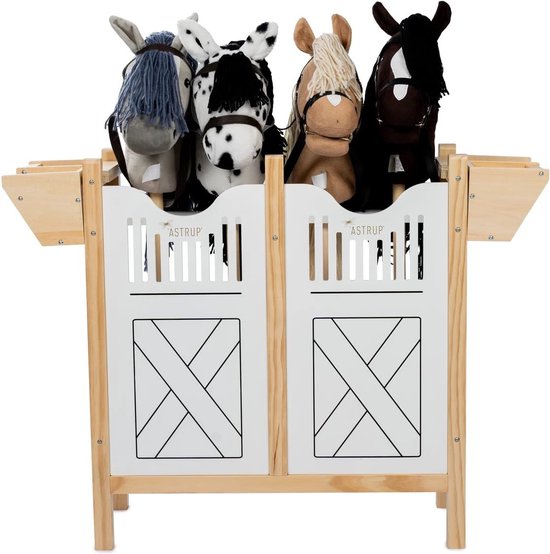 By Astrup Paardenstal voor 4 Stokpaarden