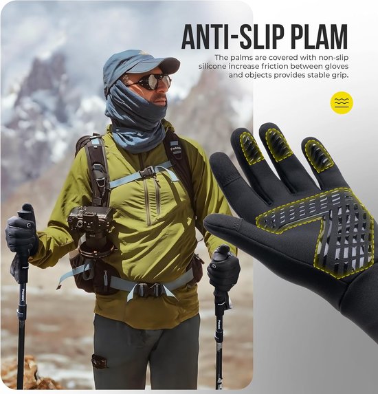 Zwarte, anti-slip handschoenen met siliconen handpalmen en gele stiksels op de vingertoppen. Wandelaar met stokken.