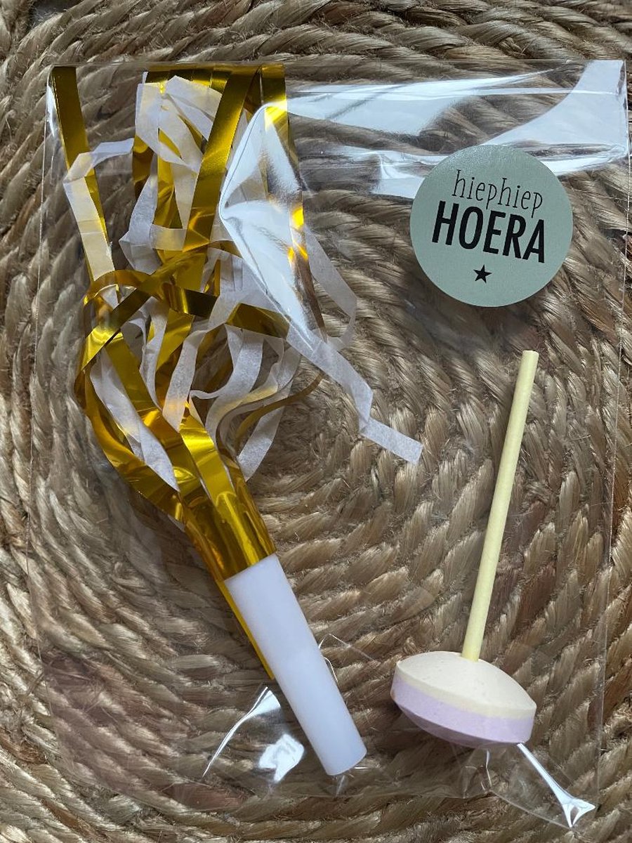 25 Uitdeelzakjes / Traktatie zakjes + 25 Stickers Hiep Hiep Hoera - Retro Vintage Oud Groen | School traktaties - Cellofaan zakjes - Transparant - Uitdelen | Peuterspeelzaal - Kinderopvang - Bedrijf | DH collection