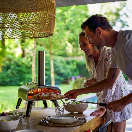 LIVIN' Pizzaoven Pellet - Pizzaovens voor buiten - 12" Pizzaoven - Pizza oven buiten - Pellet Pizza oven - Pizzaoven voor buiten - Pizza Oven Houtgestookte - Pizza Oven Tuin - Inclusief Thermometer - Draagbaar - 55*36*27 CM - RVS - Zwart