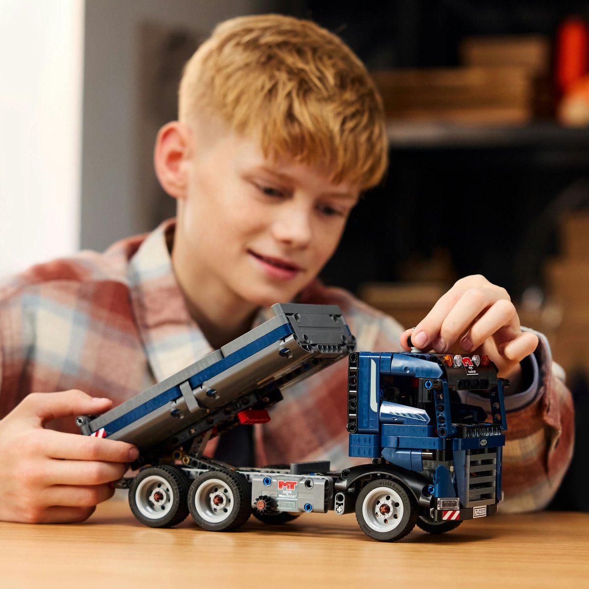 LEGO® Technic Vrachtwagen met kiepfunctie speelgoed - 42203 — afbeelding 5