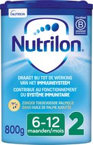 Boîte de lait infantile Nutrilon 2, 800g, avec logo bouclier et texte sur le système immunitaire.