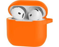 Hoesje Geschikt voor Apple AirPods 4 - Siliconen Hoes met Clip - Silicone Case Cover - Oranje