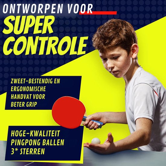 Jongen houdt tafeltennisbatje en bal vast. Zweetbestendig en ergonomische handvat.