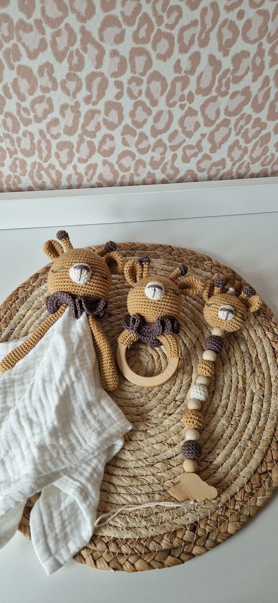 Goedkoopste Kraamcadeau Babyshower Geschenkset van 3 Knuffelvriendje Rammelaar en Speenkoord Giraffe
