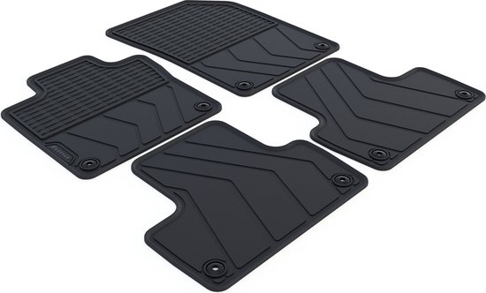 Ensemble de quatre tapis de sol noirs Kovvar sur fond blanc.