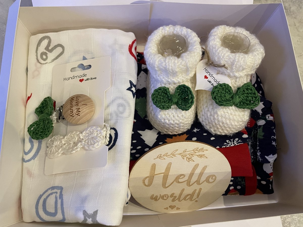 Goedkoopste Maminobaby.nl | Baby Geschenkset | Sneeuwman | Newborn set | Handmade Babyslofjes | Handmade speenkoord | Babykleding | Babyshower cadeau | Kraamcadeau