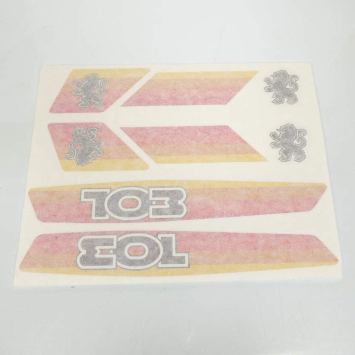 planche 8 sticker voor bromfiets peugeot 103 rood/geel/oranje nieuw