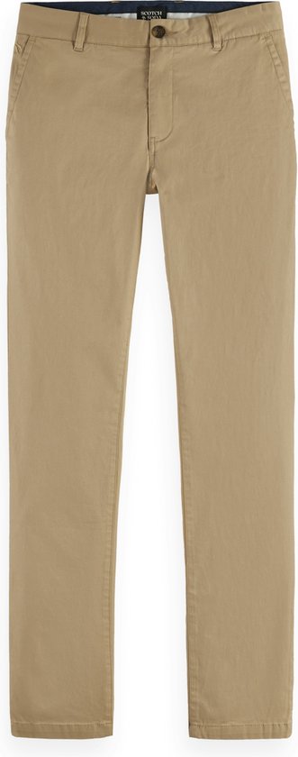 Beige chino broek van Scotch & Soda op een witte achtergrond.