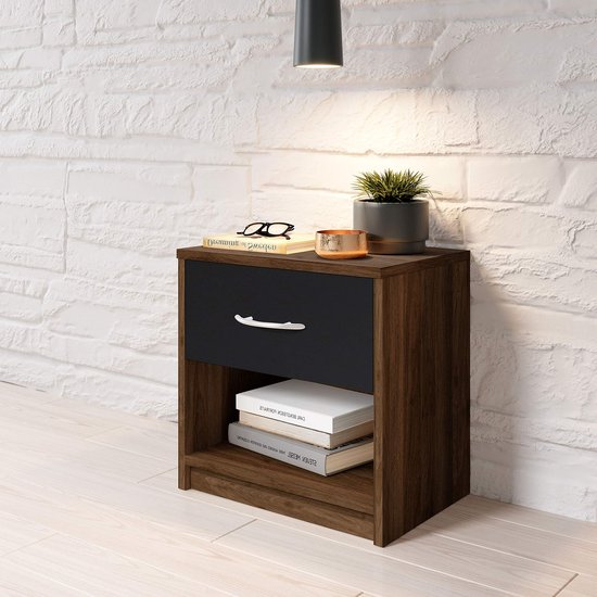 Foto: Inovra nachtkastje met modern en functioneel design voor extra opbergruimte in de slaapkamer