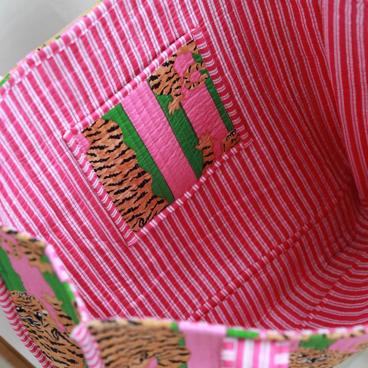 BLOCKPRINT SCHOUDERTAS TIGERPINK