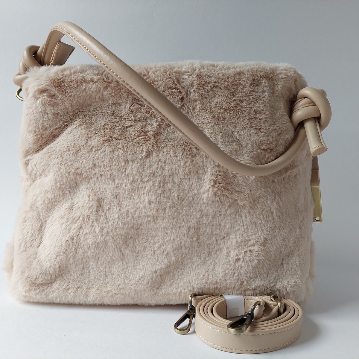 BULAGGI FUR hobo - hand schouder tas - creme - VEGAN - diervrij - imitatie fur - super zacht - ruim