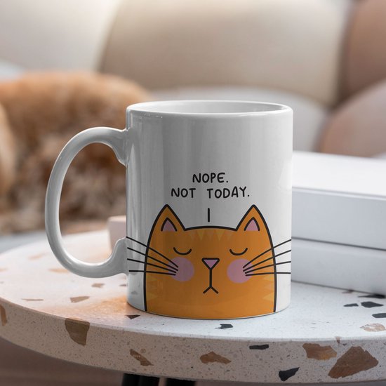 Creasowl® - Nope, not today kat - Mok Rood - Cadeau voor vrouw - Koffie mok - Grappige cadeaus - Cadeau voor vriendin - Kado zelfvertrouwen - Grappige mok - Cadeautje voor haar - Mokken en bekers - Verjaardag cadeau - Koffiekopjes - Mok met tekst