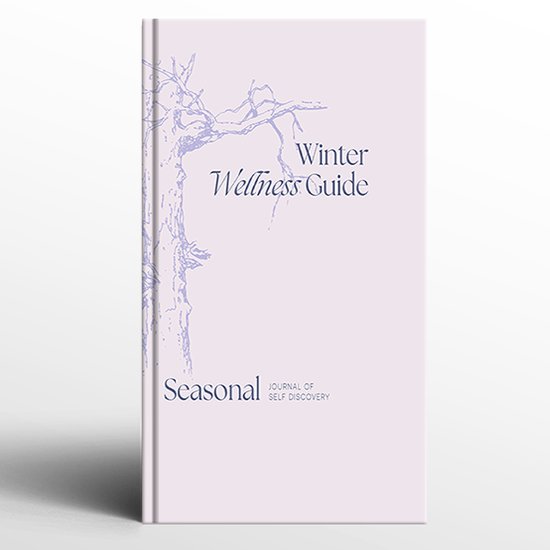 Glimmery Moments® - Winter Wellness Gids - 12-weekse reis door de winter om te vertragen en bewuster te leven | Slow Living Gids | Winter Belevingsboek | Perfect als Mindful kerst- of nieuwjaarskado | Hardcover – Engels