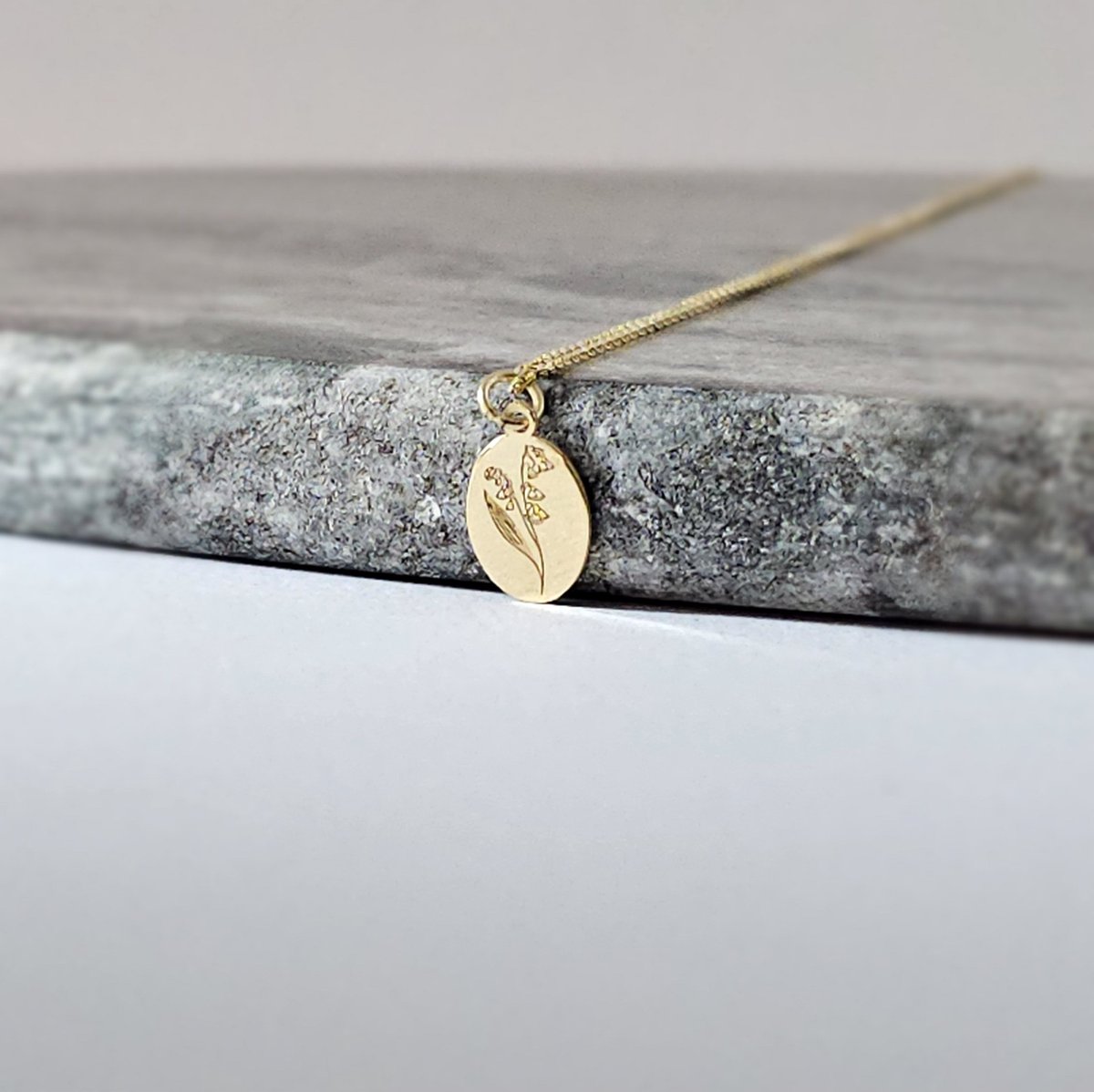 Ellen Life Jewelry |Mei Geboortebloem Kettingen - 14K Goud Gepersonaliseerd Keeting - Verjaardag Cadeau Vriendin & Vrouw - Geboortemaand Ketting met Hanger - Handgemaakte Sieraden