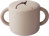 Tasse à collation en silicone Mushie sable (14 centimètres x 8,5 centimètres)