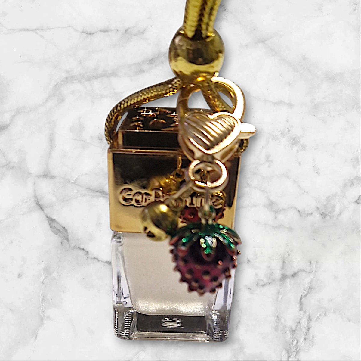 Goedkoopste Autoparfum Royal Scent | met geluksbrenger | 8ml | Strawberry Hug | 8 ml | Geïnspireerd door Traditional Hammam Ritual Overseas | Auto parfum | Autogeurtje | Giftset | Verjaardagscadeau | Cadeau heren/dames | Autogeur | Luchtverfisser | Autohanger |