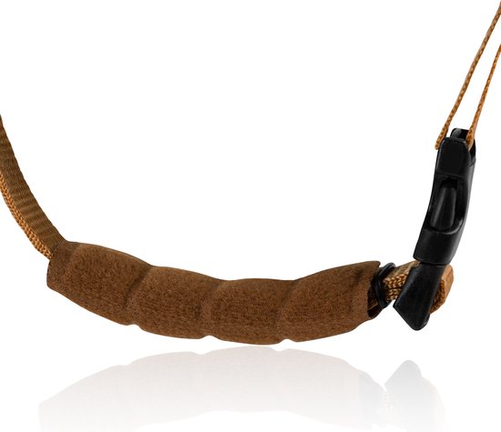 Detail van de kinbeschermer van een kinderhelm.