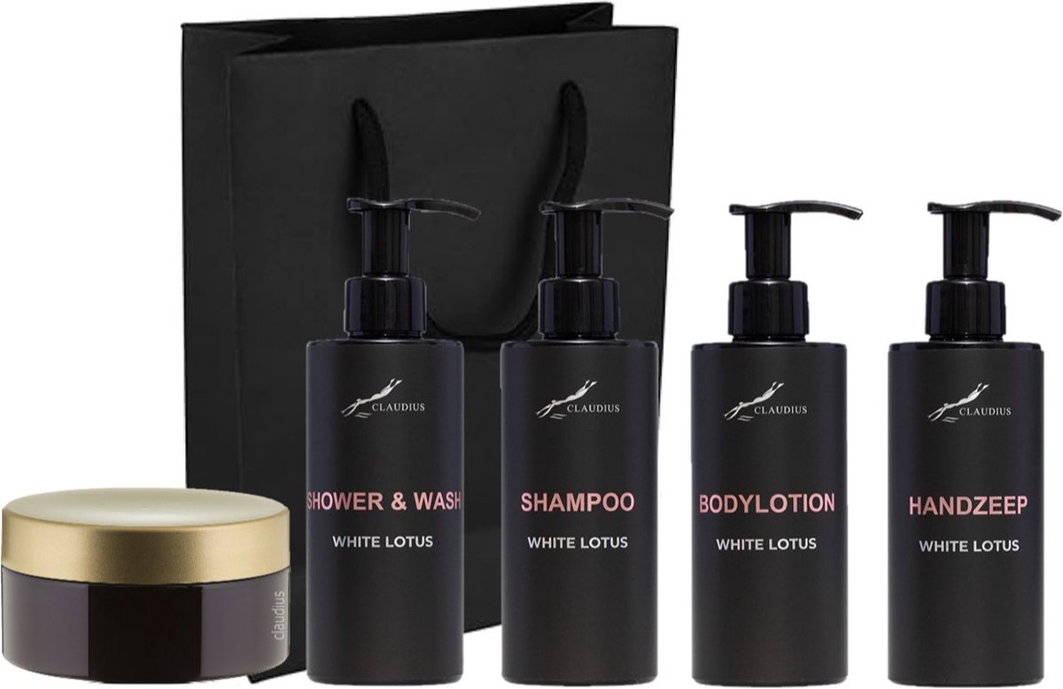 Goedkoopste Compleet pakket White Lotus - Shower & Wash Shampoo Bodylotion Handzeep Scrubzout 300 gram - 300 ml per fles - complete set van 5 stuks - met luxe gift tas - kerst cadeau - giftset voor hem en haar