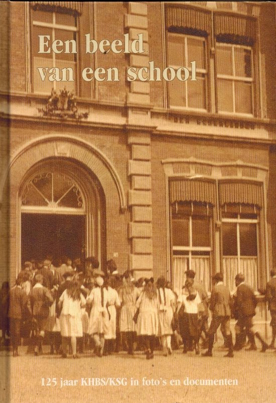 Omslag van een boek met de titel 'Een beeld van een school', met op de voorkant een sepia foto van een groep kinderen voor een schoolgebouw.