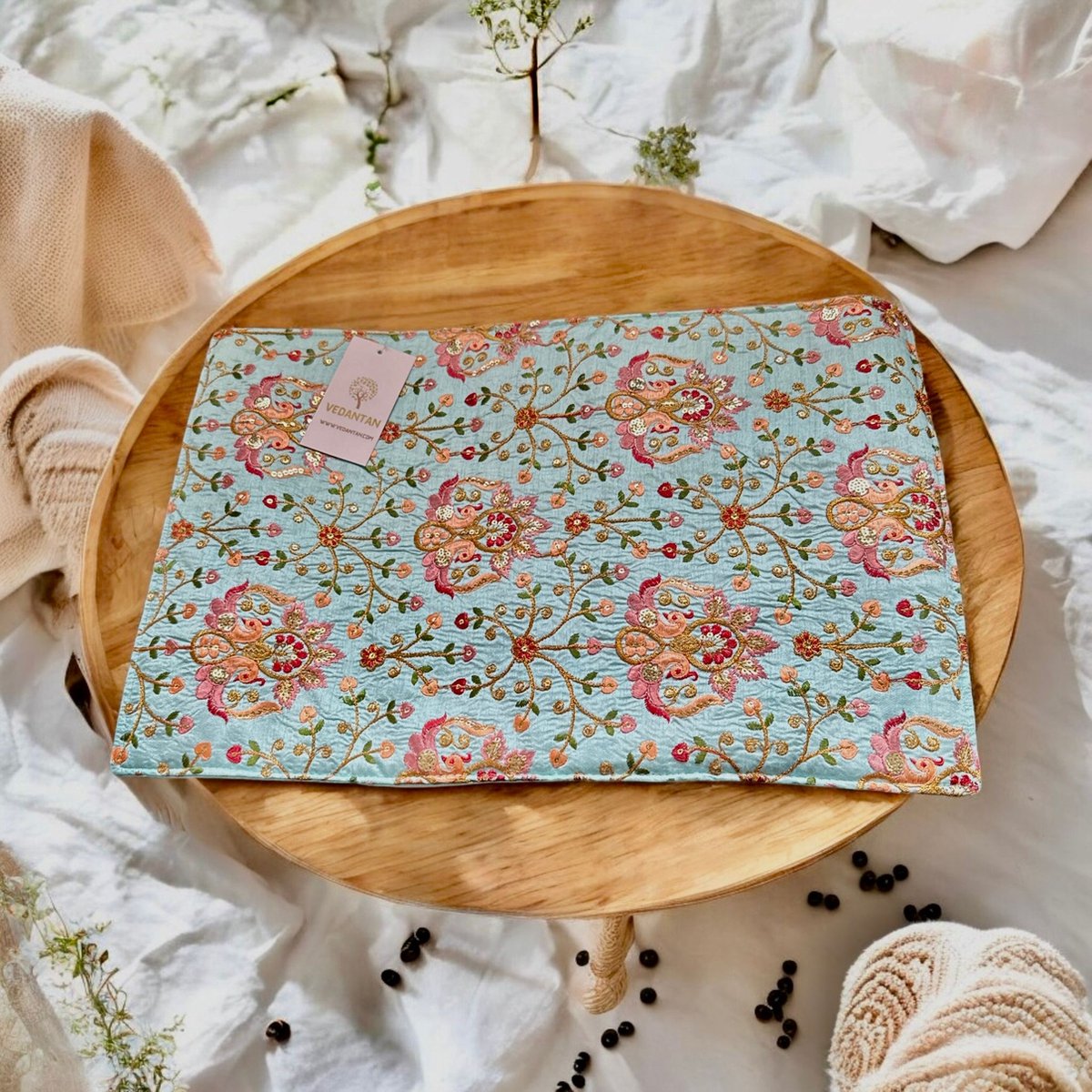 Placemat met etnisch borduurwerk - placemats katoensilk - 45 x 30 cm - 2 stuks - Bordonderzetters antislip - Tafeldecoratie - Tafelonderzetter - Luxe tafeldecoratie - Placemat - Onderzetter - Tafeldecoratie accessoires - Kerstmis - Feest