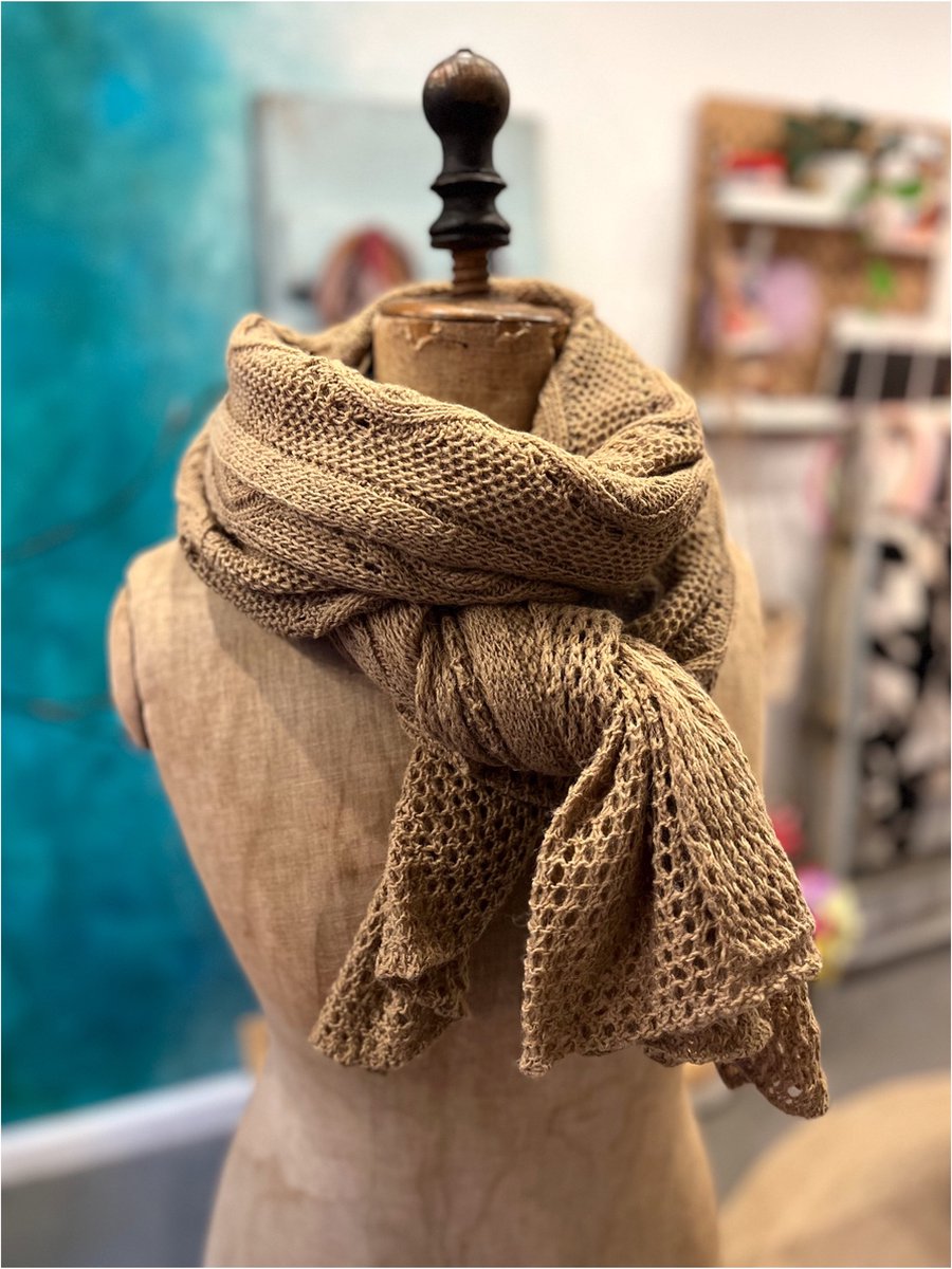 Lovely Scarfs, ajour gebreide shawl, camel, donker beige, omslagdoek, warme dames sjaal, zachte royale sjaal, wollen shawl