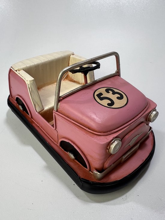 Roze retro botsauto met nummer 53 op de zijkant en beige interieur.