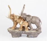 Familie olifanten - Beeld - Porseleinen dieren - 32,5 cm hoog