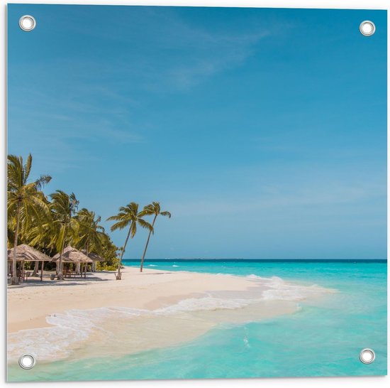 Tuinposter – Tropisch Wit Strand met Blauwe Zee en Palmbomen - 50x50cm Foto op Tuinposter  (wanddecoratie voor buiten en binnen)