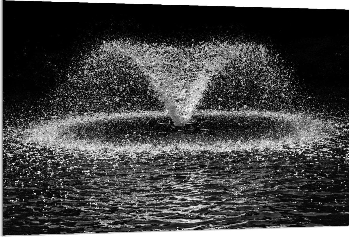 Dibond - Spetterende Water Fontein - 120x80cm Foto op Aluminium (Wanddecoratie van metaal)