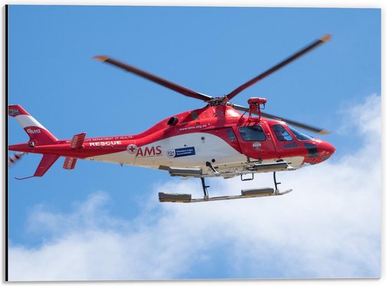 Dibond - Rode Helikopter in de Lucht - 40x30cm Foto op Aluminium (Wanddecoratie van metaal)