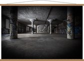 Schoolplaat – Binnenkant Oud Gebouw Graffiti - 120x80cm Foto op Textielposter (Wanddecoratie op Schoolplaat)